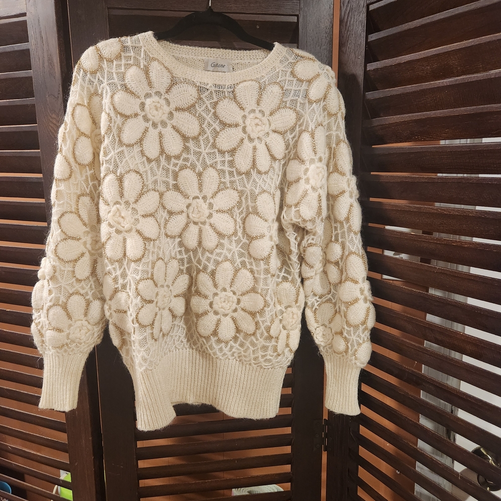 Elegant Floral Knit Sweater in Cream